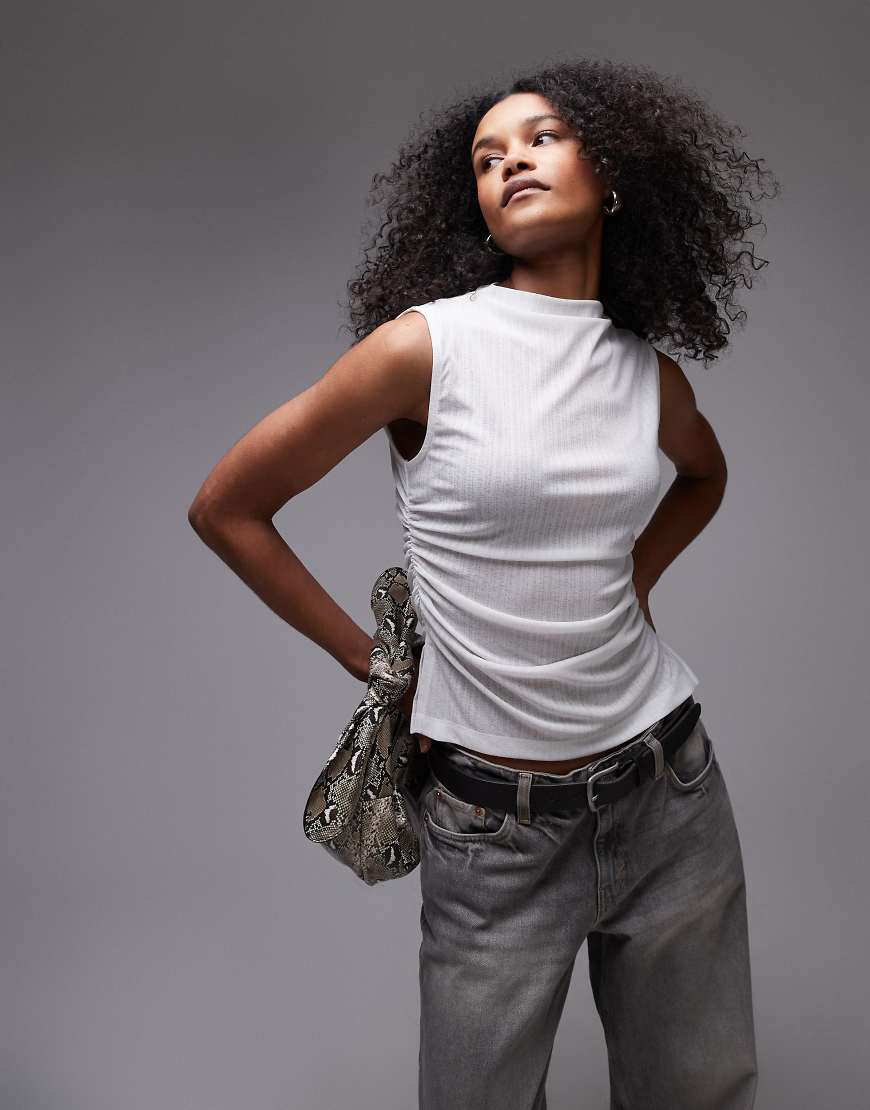 ASOS DESIGN - Gerafftes Tanktop in Elfenbein mit hohem Ausschnitt-Weiß ASOS DESIGN - Gerafftes Tanktop in Elfenbein mit hohem Ausschnitt-Weiß von ASOS DESIGN