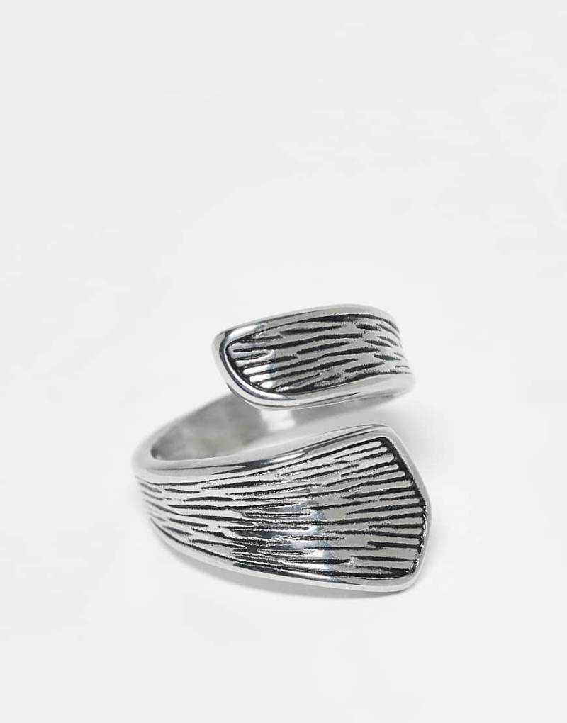 ASOS DESIGN - Geriffelter Wickel-Ring aus wasserfestem Edelstahl in polierter Silberoptik von ASOS DESIGN