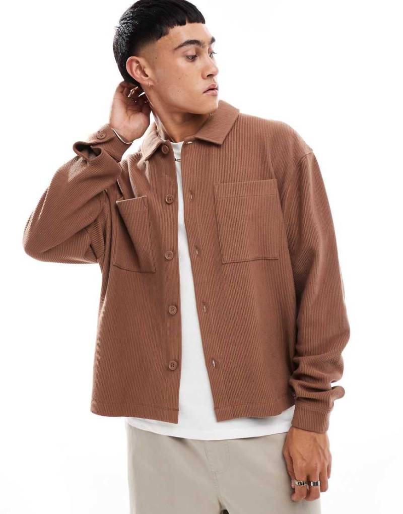 ASOS DESIGN - Gerippte Harrington-Jacke aus Jersey in Braun mit Oversize-Schnitt von ASOS DESIGN