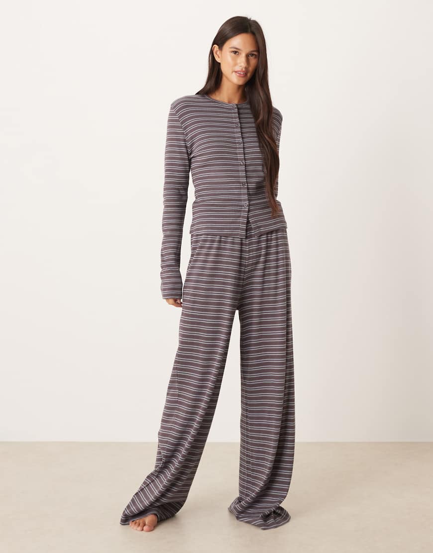 ASOS DESIGN - Gerippte Hose mit Streifen in Grau und Blau und weitem Bein von ASOS DESIGN