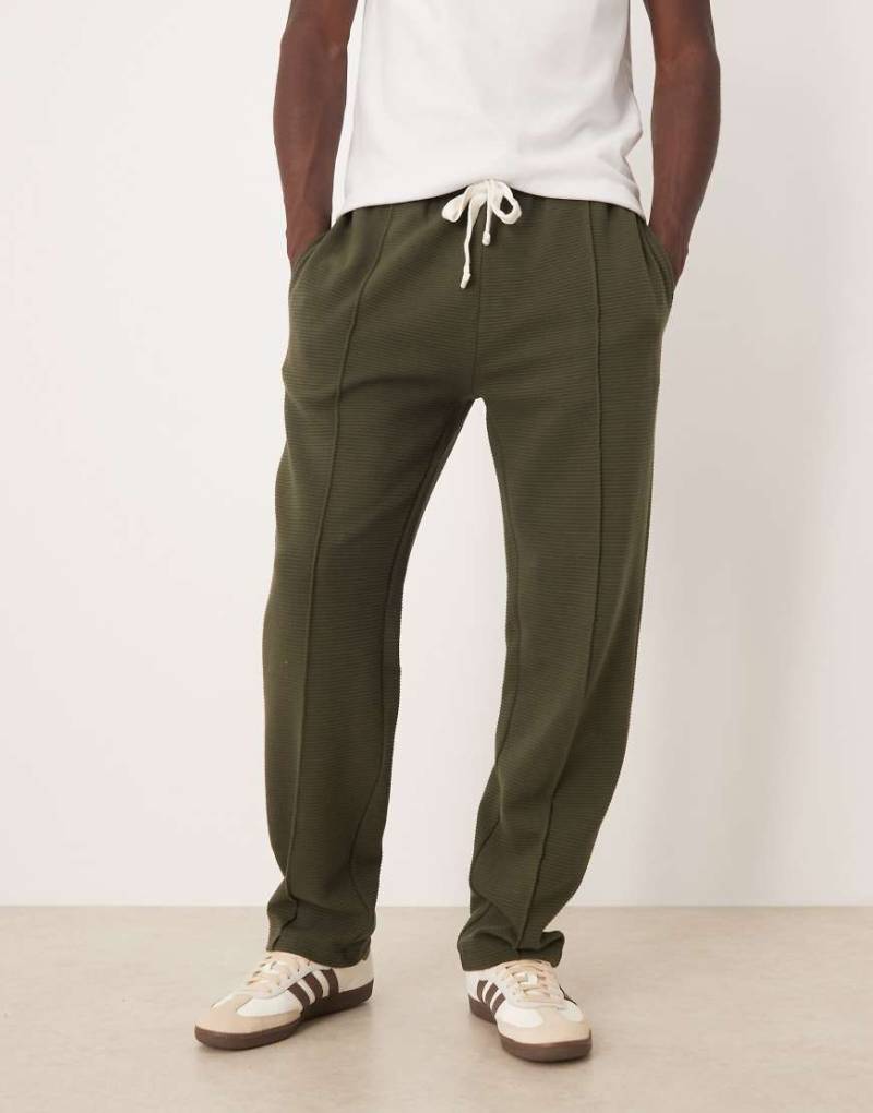 ASOS DESIGN - Gerippte Jogginghose in Khaki mit geradem Schnitt und Biesen-Grün von ASOS DESIGN
