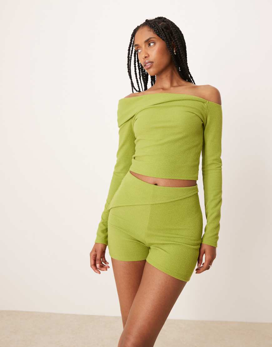 ASOS DESIGN - Gerippte Shorts in Grün mit Umschlagbund, Kombiteil-Bunt ASOS DESIGN - Gerippte Shorts in Grün mit Umschlagbund, Kombiteil-Bunt von ASOS DESIGN