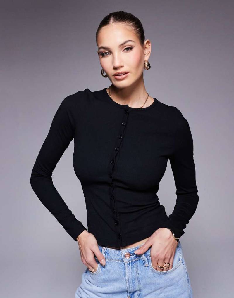 ASOS DESIGN - Gerippte Strickjacke in Schwarz mit Knopfleiste von ASOS DESIGN