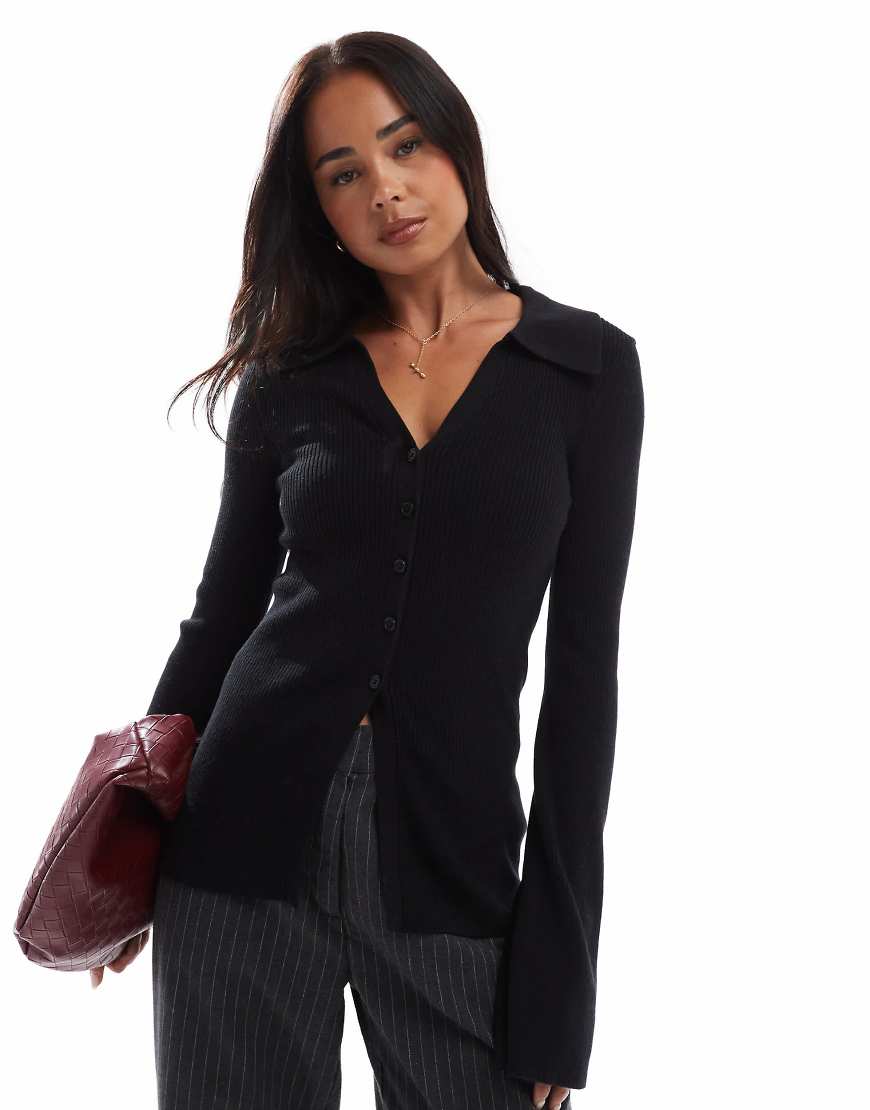 ASOS DESIGN - Gerippte Strickjacke in Schwarz mit V-Ausschnitt und Kragen ASOS DESIGN - Gerippte Strickjacke in Schwarz mit V-Ausschnitt und Kragen von ASOS DESIGN