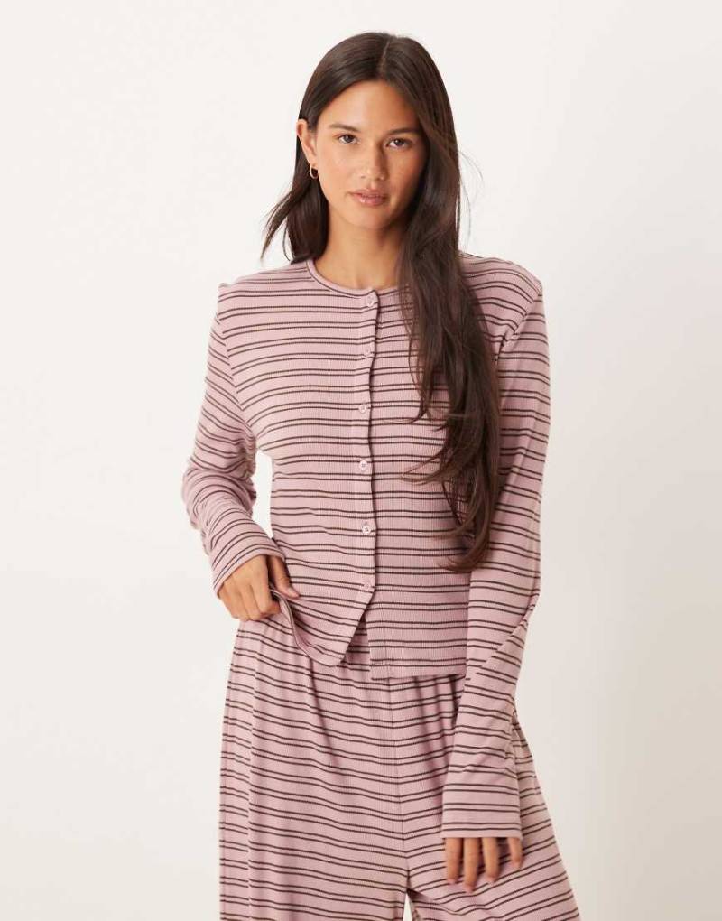 ASOS DESIGN - Gerippte Strickjacke mit Streifen in Rosa und Braun von ASOS DESIGN