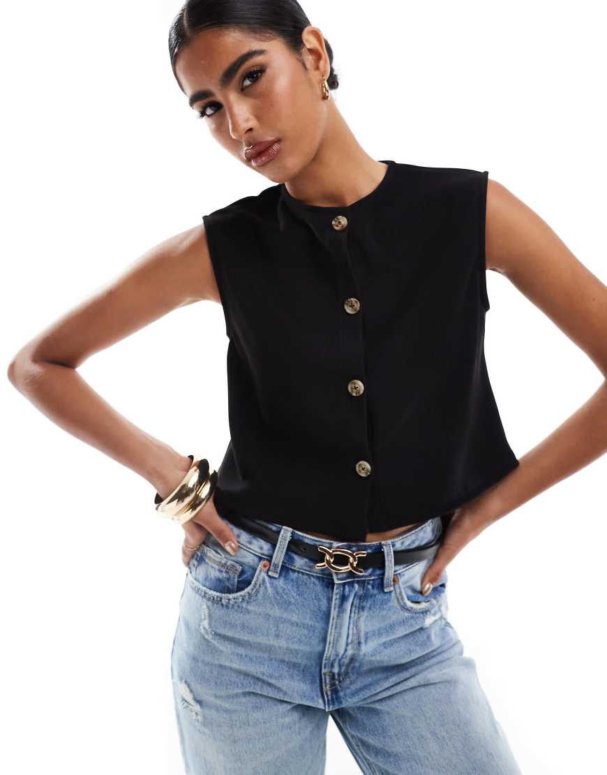 ASOS DESIGN - Gerippte Weste in Schwarz mit breiten Schultern und kurzem, kastigem Schnitt von ASOS DESIGN