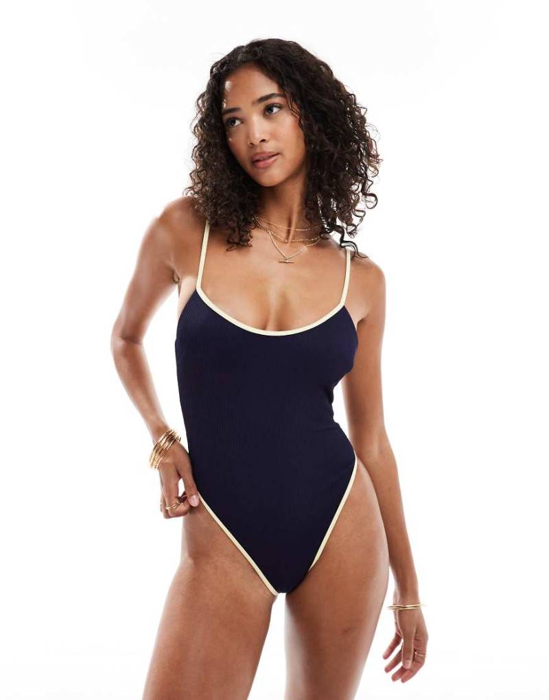 ASOS DESIGN - Gerippter Badeanzug in Marineblau mit Kontrasteinfassung und U-Ausschnitt von ASOS DESIGN