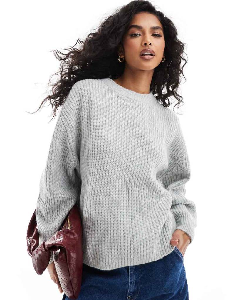 ASOS DESIGN - Gerippter Grobstrick-Pullover in Grau mit Rundhalsausschnitt von ASOS DESIGN