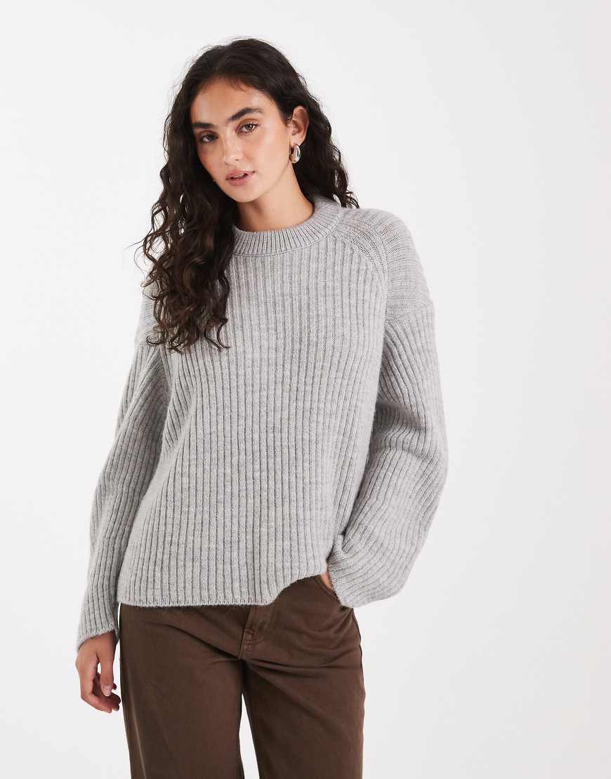 ASOS DESIGN - Gerippter Pullover in Blassgrau mit Rundhalsausschnitt und Bananenärmeln ASOS DESIGN - Gerippter Pullover in Blassgrau mit Rundhalsausschnitt und Bananenärmeln von ASOS DESIGN