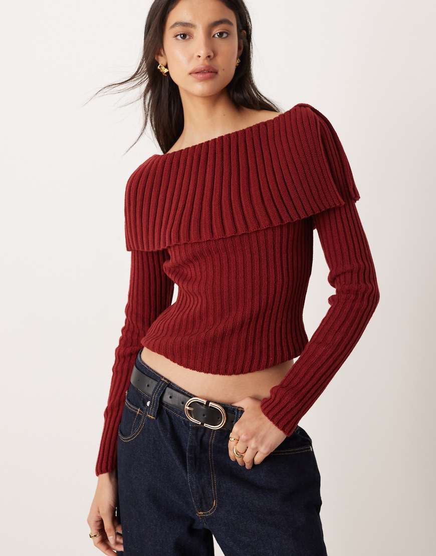 ASOS DESIGN - Gerippter Pullover in Burgunderrot mit Carmen-Ausschnitt von ASOS DESIGN