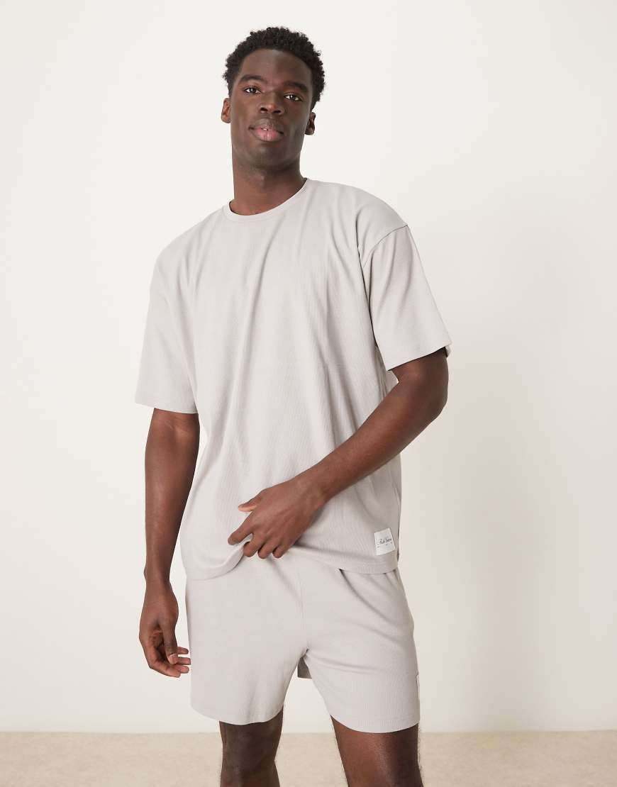 ASOS DESIGN - Gerippter Pyjama in Grau mit besticktem Aufnäher-Weiß von ASOS DESIGN
