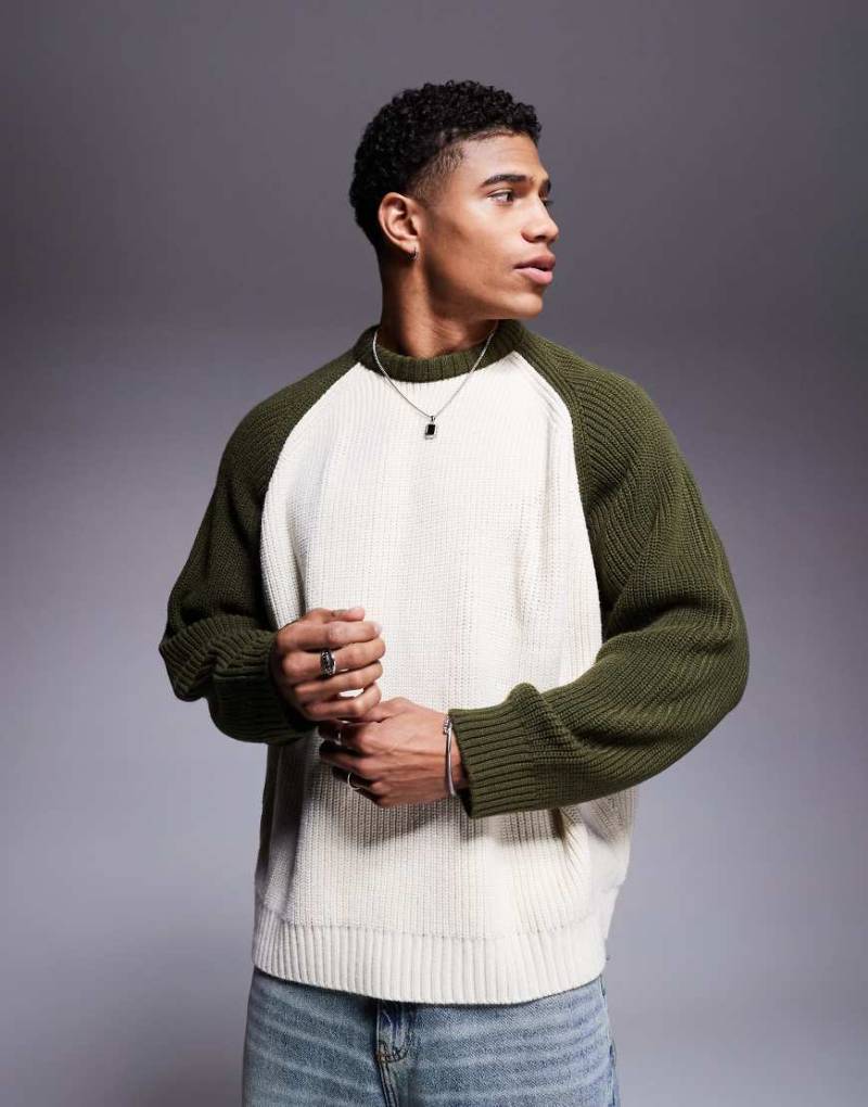 ASOS DESIGN - Gerippter Strickpullover in Dunkelgrün mit Raglanärmeln, Super-Oversize-Passform und Patentmuster-Neutral von ASOS DESIGN