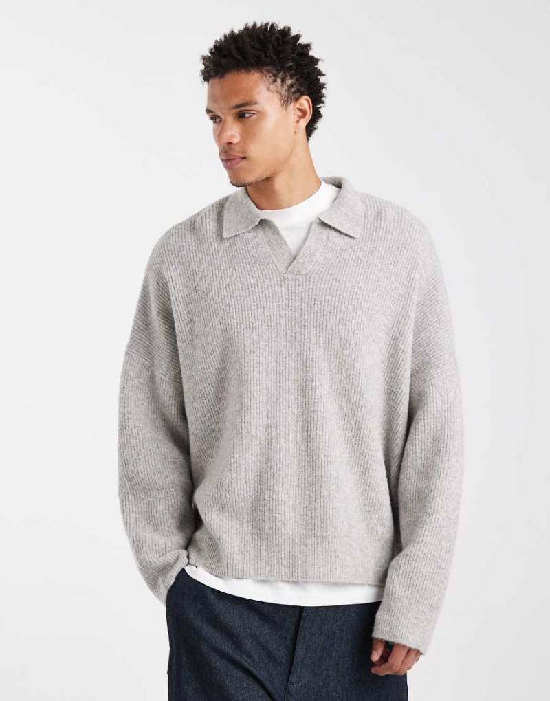 ASOS DESIGN - Gerippter Strickpullover in Hellgrau mit extremer, kastiger Oversize-Passform und eingekerbtem Ausschnitt von ASOS DESIGN