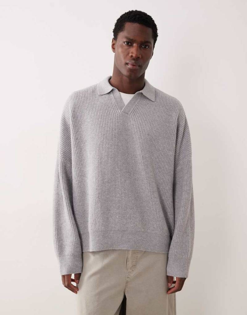 ASOS DESIGN - Gerippter Strickpullover in Hellgrau mit extremer, kastiger Oversize-Passform und eingekerbtem Ausschnitt von ASOS DESIGN