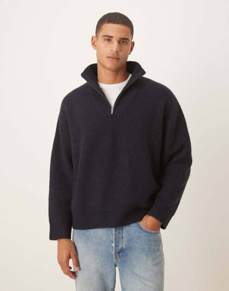 ASOS DESIGN - Gerippter Strickpullover in Marineblau mit extremer, kastiger Oversize-Passform und Stehkragen von ASOS DESIGN