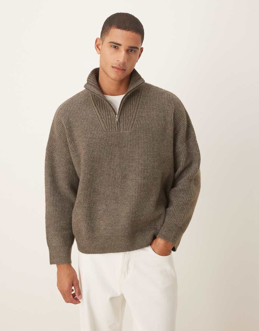 ASOS DESIGN - Gerippter Strickpullover in braun meliert mit extremer, kastiger Oversize-Passform und Stehkragen-Brown von ASOS DESIGN