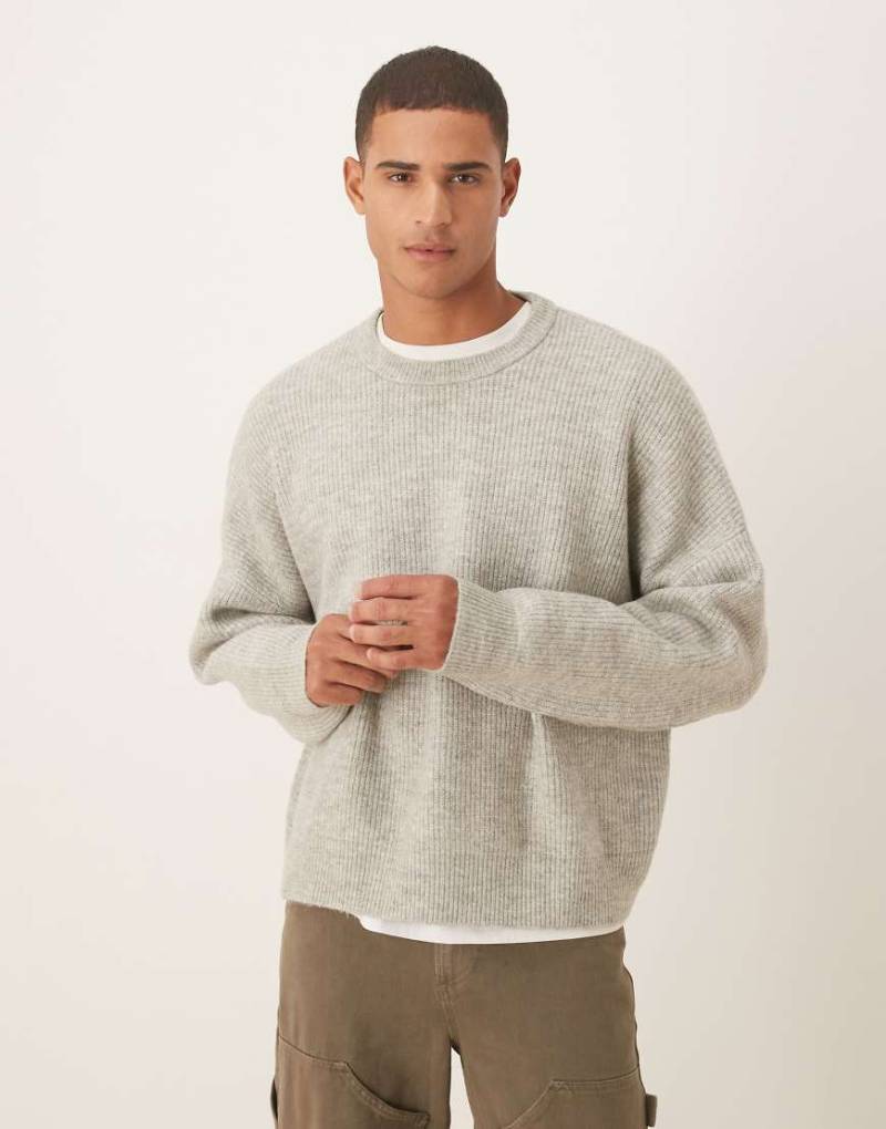 ASOS DESIGN - Gerippter Strickpullover in grau meliert mit extremer, kastiger Oversize-Passform von ASOS DESIGN