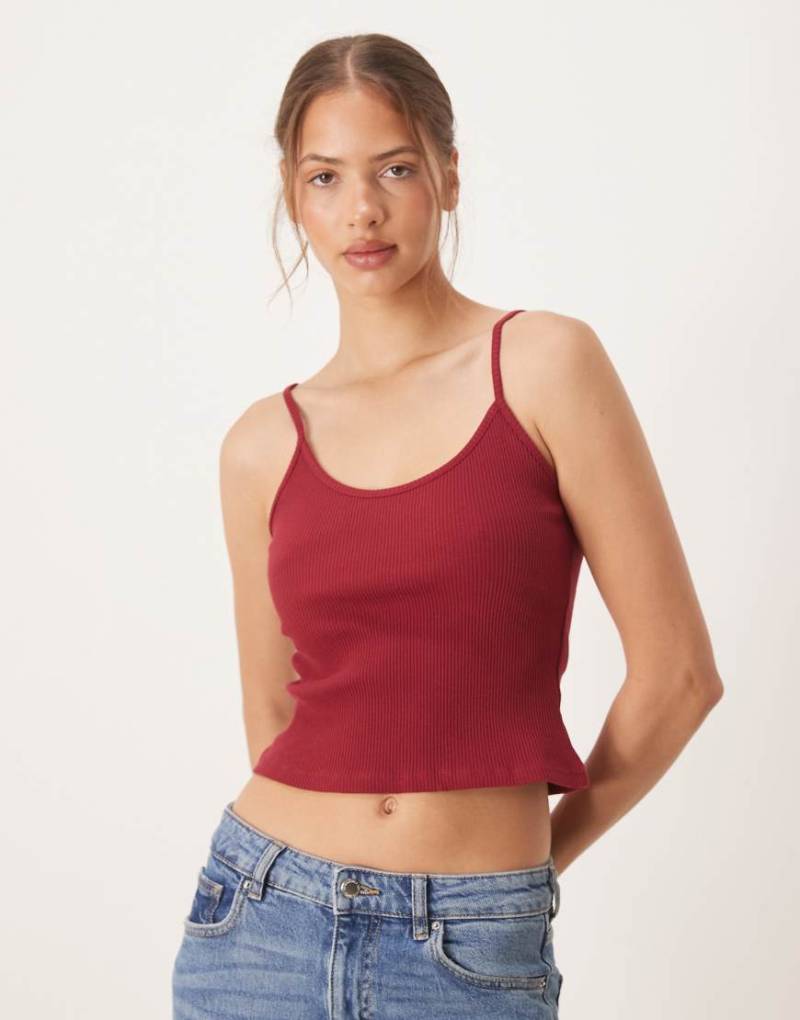 ASOS DESIGN - Geripptes Camisole-Top in Burgunderrot-Keine Farbe ASOS DESIGN - Geripptes Camisole-Top in Burgunderrot-Keine Farbe von ASOS DESIGN