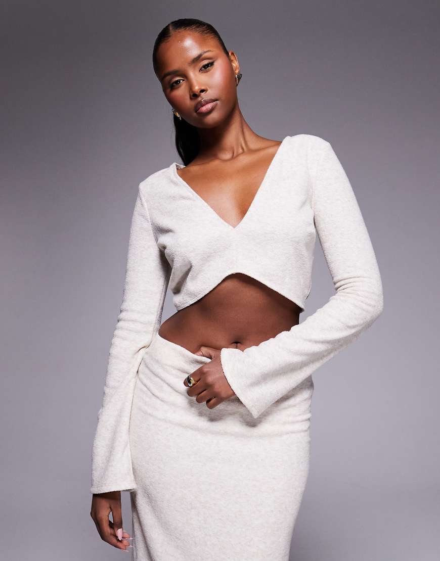 ASOS DESIGN - Geripptes Cropped-Oberteil aus angerautem Material in Hellbeige mit V-Ausschnitt und ausgestellten Ärmeln, Kombiteil-Neutral von ASOS DESIGN