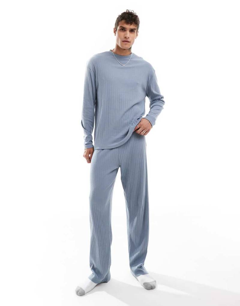 ASOS DESIGN - Geripptes Lounge-Set in Blau aus langärmligem T-Shirt und Hose-Grau von ASOS DESIGN
