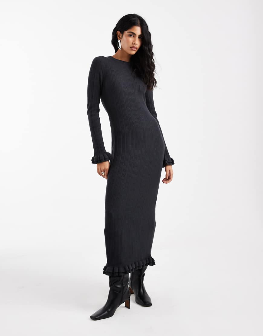 ASOS DESIGN - Geripptes Maxi-Strickkleid in Anthrazit mit Rüschenärmeln-Grau von ASOS DESIGN