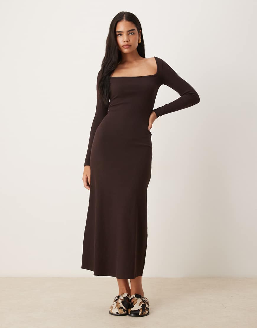 ASOS DESIGN - Geripptes Maxikleid in Schokobraun mit eckigem Ausschnitt-Brown von ASOS DESIGN