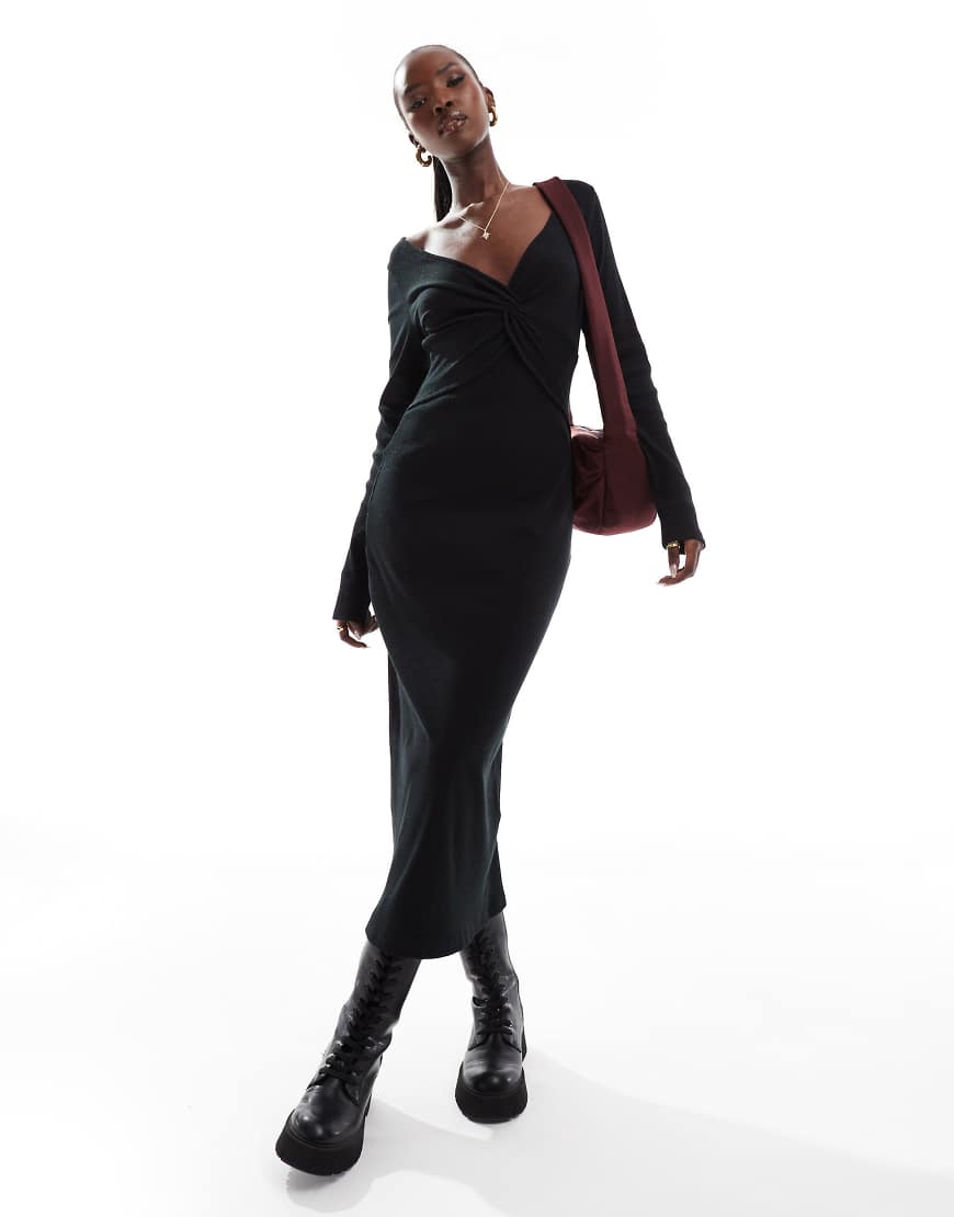 ASOS DESIGN - Geripptes Maxikleid in Schwarz mit verdrehter Vorderseite von ASOS DESIGN