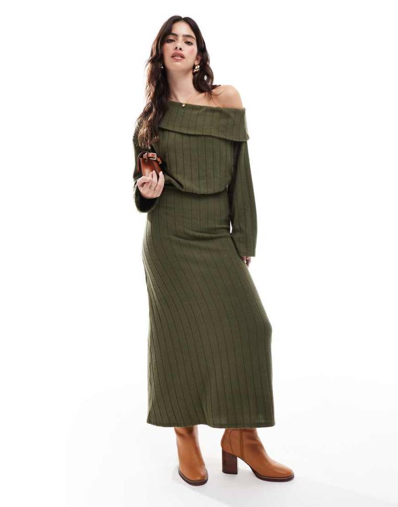 ASOS DESIGN - Geripptes Midikleid in Khaki mit locker über die Schulter fallendem Oberteil-Grün von ASOS DESIGN