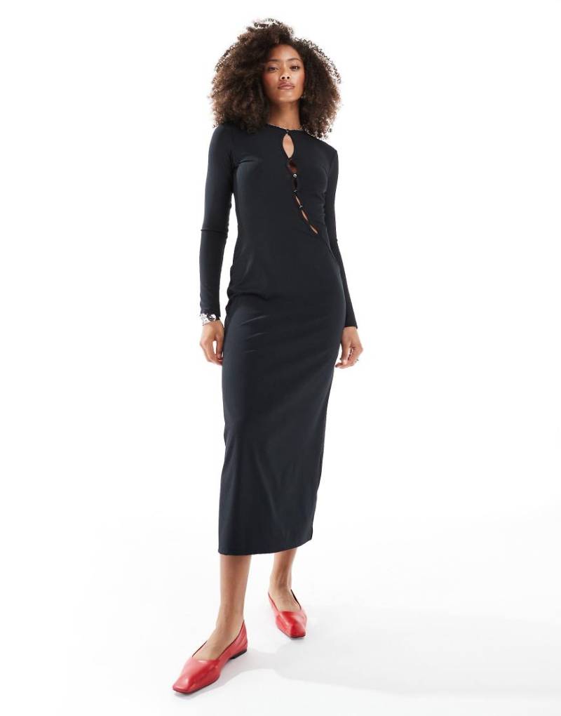 ASOS DESIGN - Geripptes Midikleid in Schwarz mit Cut-Out-Detail von ASOS DESIGN