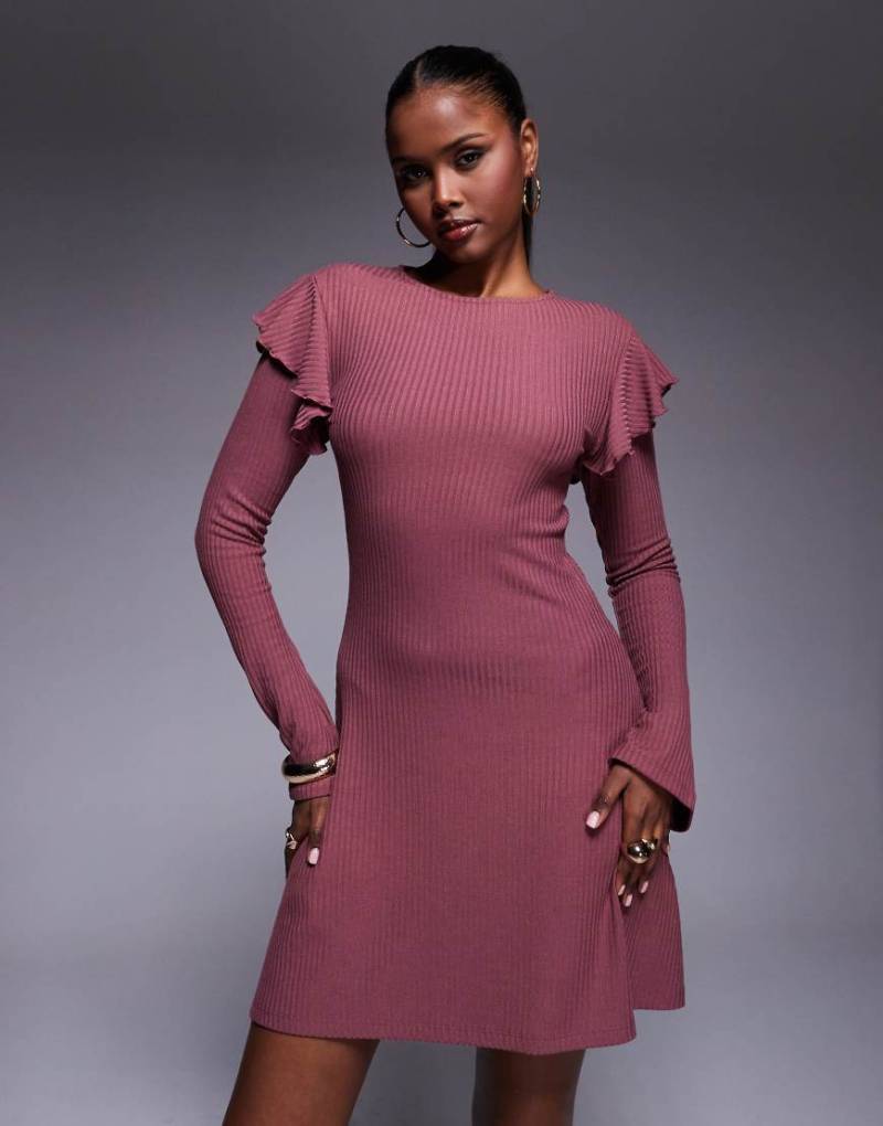 ASOS DESIGN - Geripptes Minikleid in Rosé mit gerüschter Schulterpartie-Rosa von ASOS DESIGN