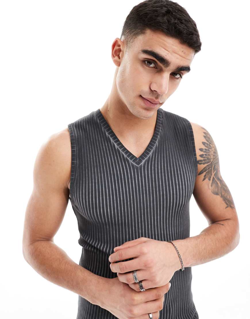 ASOS DESIGN - Geripptes Muskel-Trägertop im Tanktop-Stil in Öl-Waschung-Grün ASOS DESIGN - Geripptes Muskel-Trägertop im Tanktop-Stil in Öl-Waschung-Grün von ASOS DESIGN