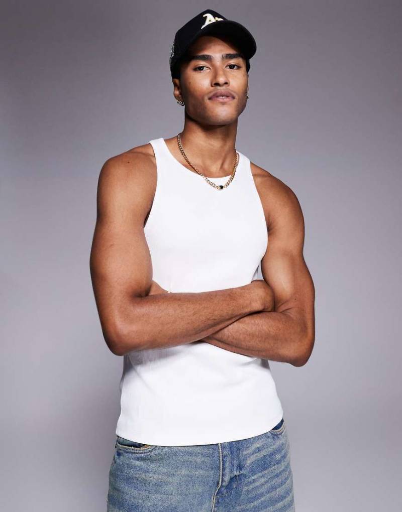 ASOS DESIGN - Geripptes Muskelshirt aus superschwerem Stoff in Weiß von ASOS DESIGN