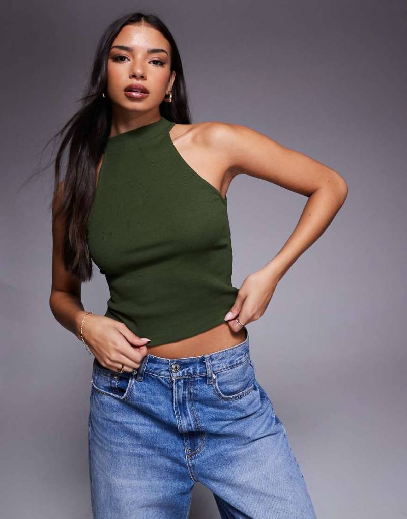 ASOS DESIGN - Geripptes Oberteil aus Baumwolle in Khakigrün mit Ringerrücken von ASOS DESIGN