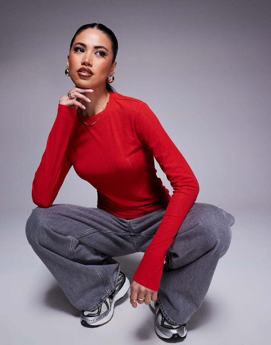 ASOS DESIGN - Geripptes Oberteil in Rot mit Rundhalsausschnitt und trockenem Griff ASOS DESIGN - Geripptes Oberteil in Rot mit Rundhalsausschnitt und trockenem Griff von ASOS DESIGN