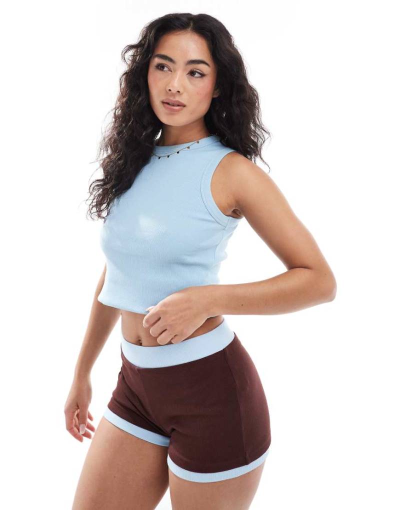 ASOS DESIGN - Geripptes Racer-Tanktop in Blau mit breiter Einfassung-Gelb von ASOS DESIGN