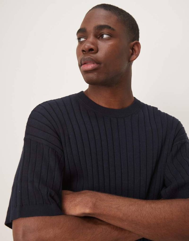 ASOS DESIGN - Locker geschnittenes T-Shirt aus Rippstrick in Marineblau von ASOS DESIGN