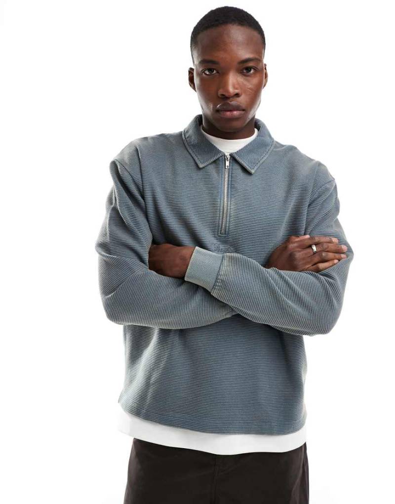 ASOS DESIGN - Sweatshirt in Anthrazit mit Polokragen, gerippter Struktur und kurzem Reißverschluss-Grau von ASOS DESIGN