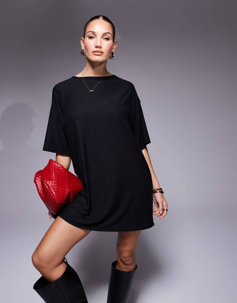 ASOS DESIGN - Geripptes T-Shirt-Minikleid in Schwarz von ASOS DESIGN