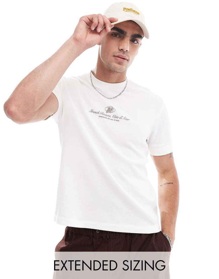 ASOS DESIGN - Geripptes T-Shirt in gebrochenem Weiß mit Textprint auf der Brust ASOS DESIGN - Geripptes T-Shirt in gebrochenem Weiß mit Textprint auf der Brust von ASOS DESIGN