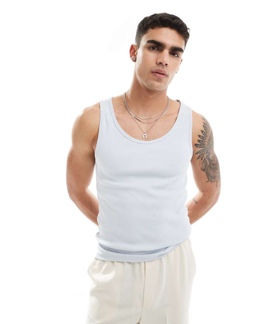 ASOS DESIGN - Geripptes Trägertop in Grau mit körpernahem Schnitt ASOS DESIGN - Geripptes Trägertop in Grau mit körpernahem Schnitt von ASOS DESIGN
