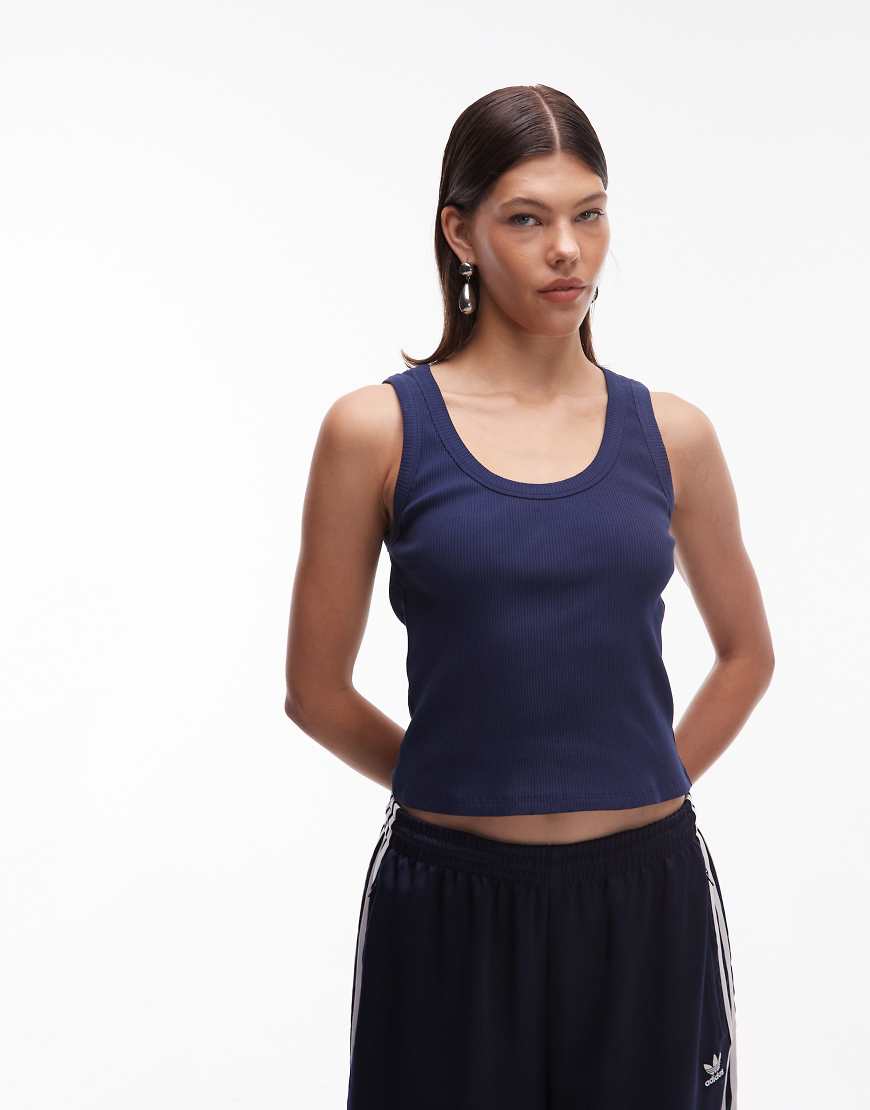 ASOS DESIGN - Geripptes Trägertop in Marineblau mit U-Ausschnitt-Keine Farbe von ASOS DESIGN