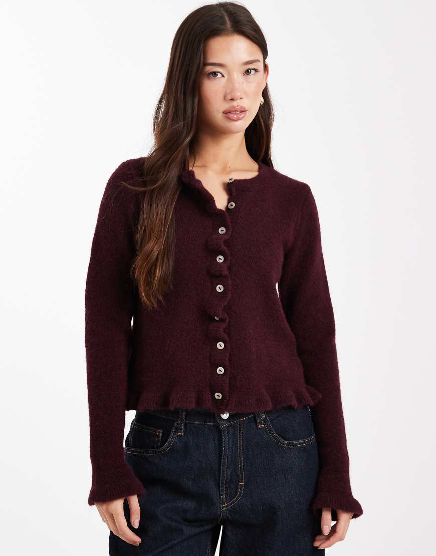 ASOS DESIGN - Gerüschte Strickjacke in Weinrot mit Wollanteil von ASOS DESIGN