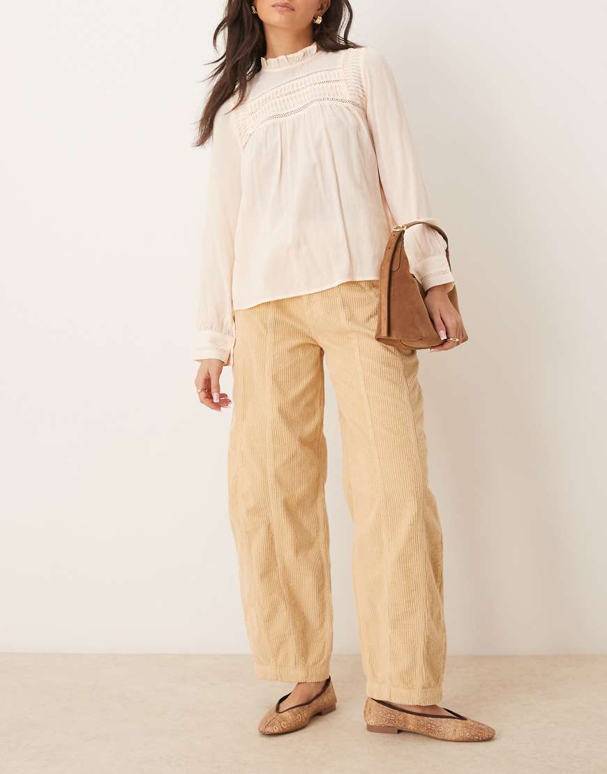 ASOS DESIGN - Gesäumte Cinch-Jeans aus Cord in Braun-Neutral ASOS DESIGN - Gesäumte Cinch-Jeans aus Cord in Braun-Neutral von ASOS DESIGN