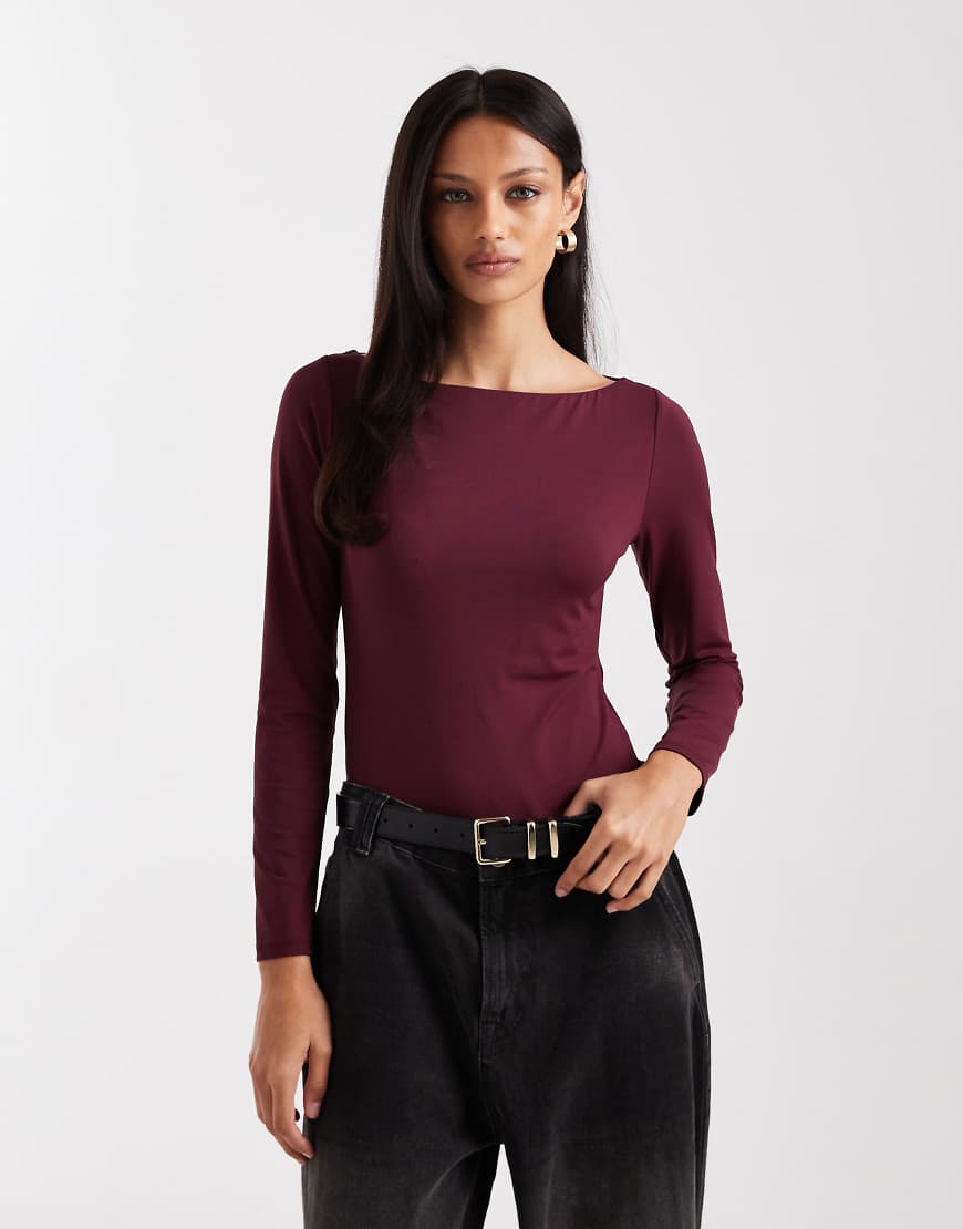 ASOS DESIGN - Geschmeidiger Body aus Polyamid in Beerenrot mit U-Boot-Ausschnitt-Lila von ASOS DESIGN