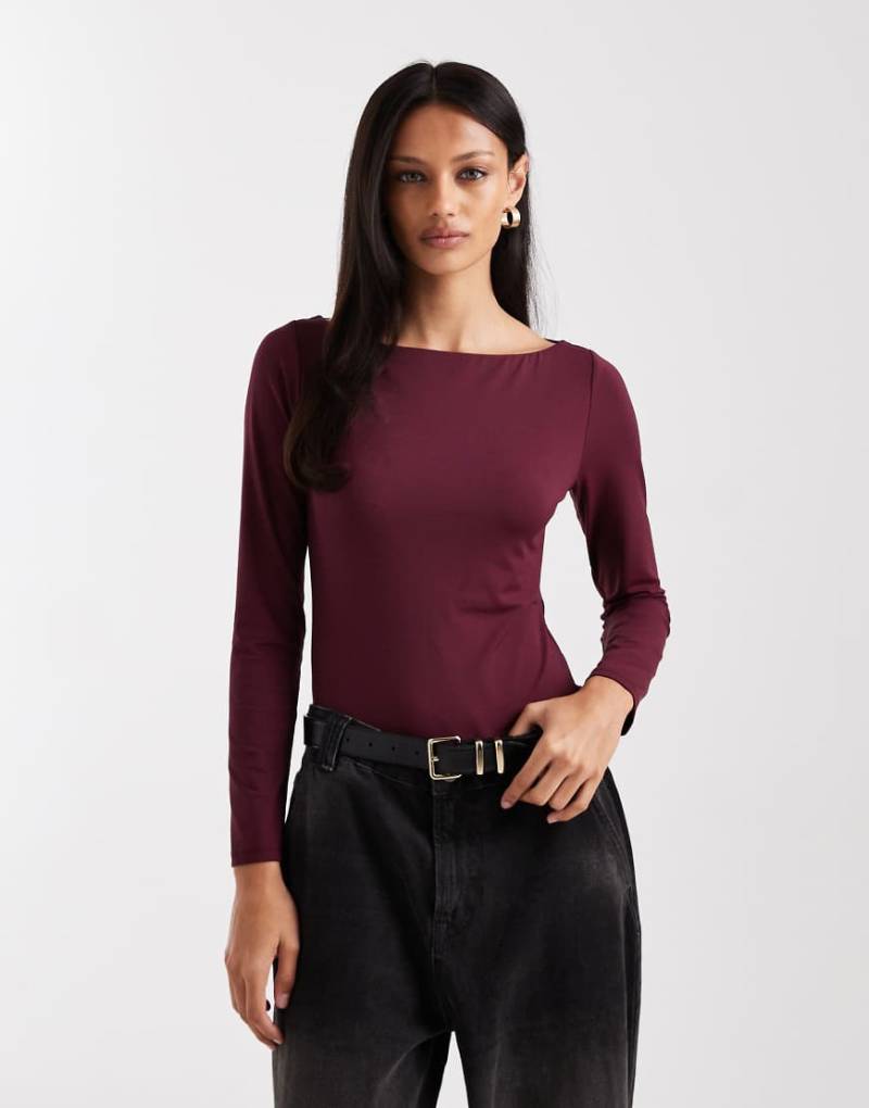 ASOS DESIGN - Geschmeidiger Body aus Polyamid in Beerenrot mit U-Boot-Ausschnitt-Lila von ASOS DESIGN