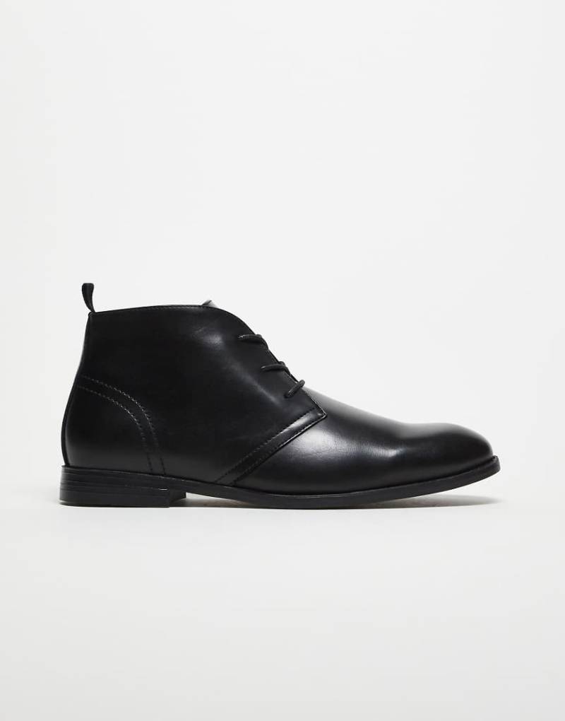 ASOS DESIGN - Geschnürte Chukka-Stiefel in Schwarz von ASOS DESIGN