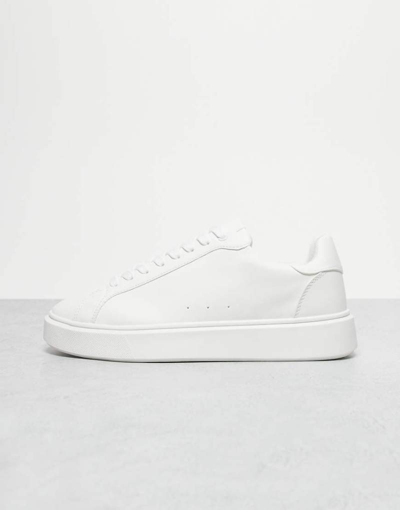ASOS DESIGN - Geschnürte Sneaker in Weiß von ASOS DESIGN
