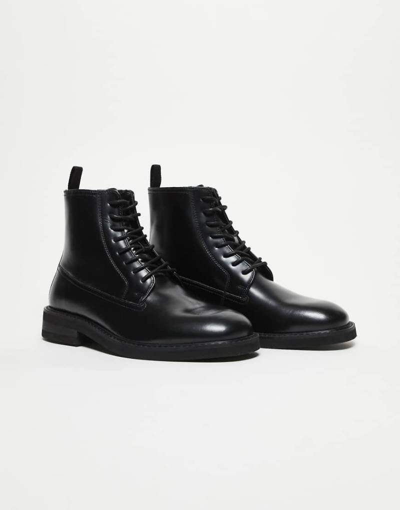 ASOS DESIGN - Geschnürte Stiefel aus Leder in Schwarz mit Profilsohle von ASOS DESIGN