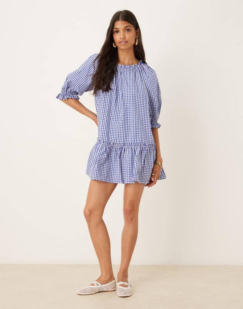ASOS DESIGN - Gesmokte Bluse in Blau mit Vichykaromuster und Schößchensaum-Bunt von ASOS DESIGN