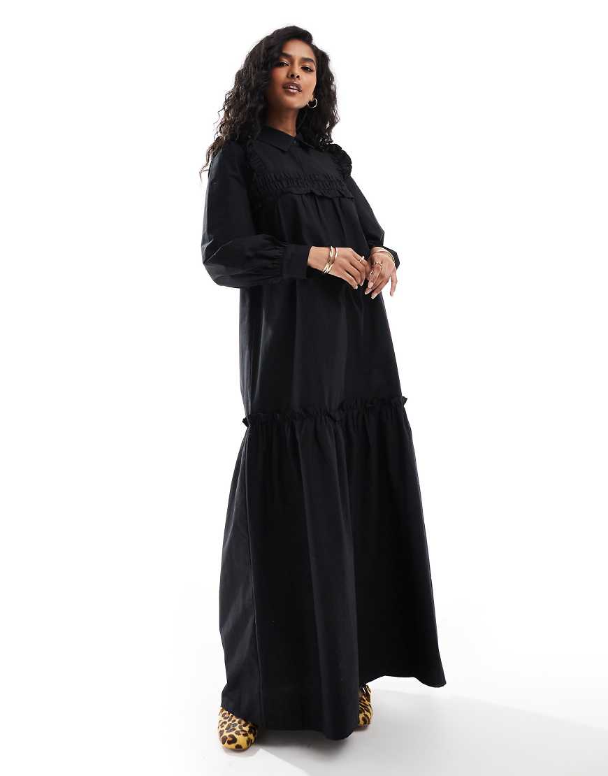 ASOS DESIGN - Gesmoktes Baumwoll-Maxikleid in Schwarz mit Rüschen von ASOS DESIGN